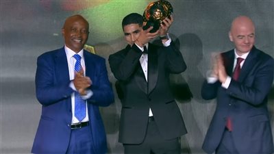 أول تعليق من أشرف حكيمي بعد تتويجه بجائزة أفضل لاعب في أفريقيا 