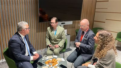 رئيس اقتصادية قناة السويس يبحث مع مسئولي شركات فرنسية تعزيز التعاون المشترك