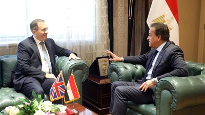 وزير الصحة يبحث مع سفير المملكة المتحدة تعزيز السياحة العلاجية بمصر