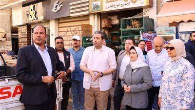 محافظ دمياط يتفقد الشارع الحربي ويوجه بالارتقاء بمستوى النظافة والتصدي للمخالفات