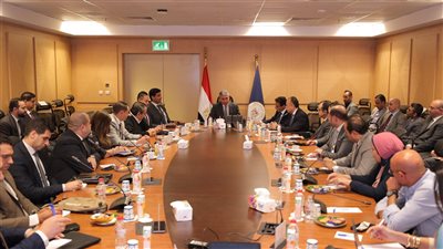 وزير السياحة يبحث خطوات تفعيل المنظومة الجديدة للتأشيرة السياحية عند الوصول 