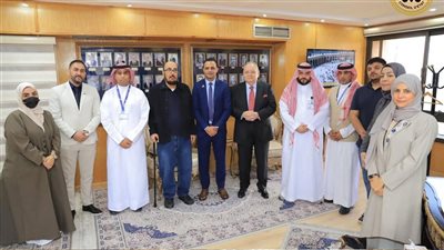 رئيس مجلس الدولة يستقبل وفدًا من كلية الحقوق بالجامعة الخليجية