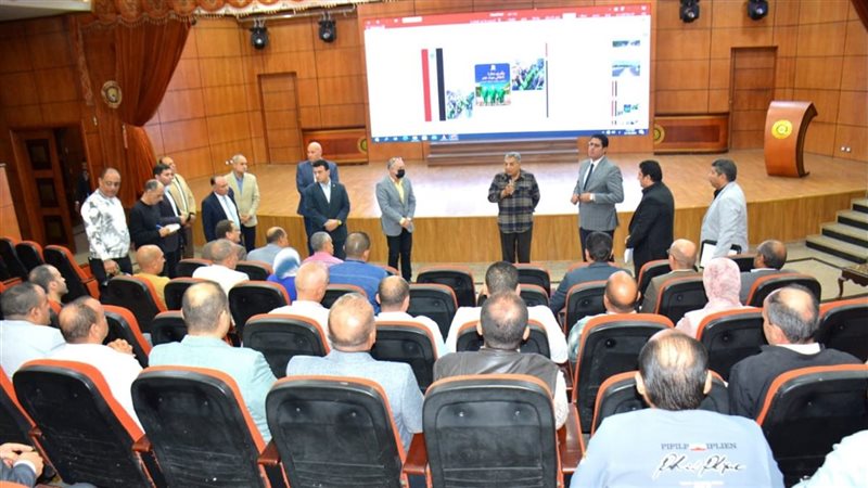 اجتماع محافظ الدقهلية