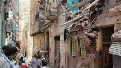 سقوط أجزاء من مبنى مجاور للعقار المنهار بمنطقة اللبان في الإسكندرية 