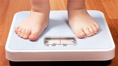 اعرفى وزن طفلك الطبيعي حسب عمره حفاظا على صحته 