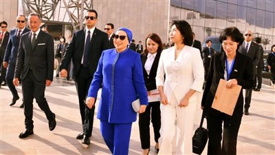 تفاصيل زيارة قرينة السيسي بصحبة حرم رئيس كوريا للمتحف المصري الكبير (صور)