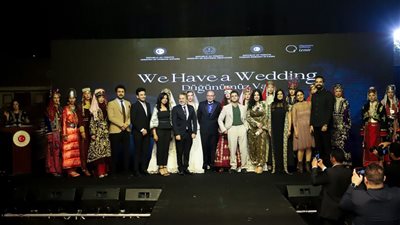 سفارة تركيا بالقاهرة تنظم عرض فساتين زفاف بمزاد علني لدعم الأسر الفلسطينية 