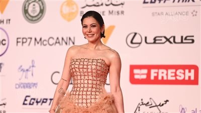 أبرزهم لقاء الخميسي ونسرين أمين، بدء توافد النجوم على ريد كاربت ختام القاهرة السينمائي (صور) 