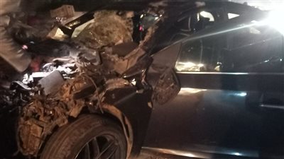 مصرع وإصابة 4 في تصادم سيارتين والتحفظ على سائق نقل بحدائق أكتوبر