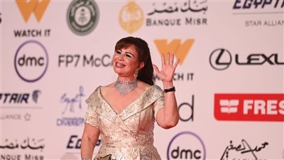 إلهام شاهين وسلمى أبو ضيف تتألقان على ريد كاربت 