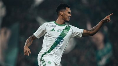 الدوري السعودي، الأهلي يتقدم على القادسية 1-0 في الشوط الأول (فيديو)