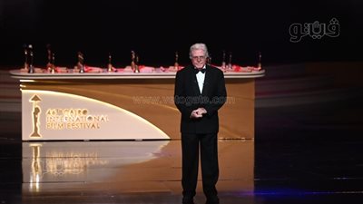 بصوت هند رجب، حفل ختام مهرجان القاهرة السينمائي يبدأ برسالة إنسانية من غزة