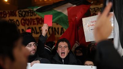 مباراة العار، اشتباكات بين متظاهرين لدعم غزة والشرطة الإيطالية خلال لقاء فيرتوس ومكابي تل أبيب (فيديو)