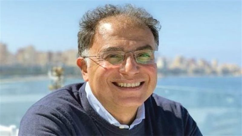 الكاتب أشرف العشماوي،