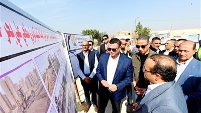 وزير الإسكان ومحافظ الفيوم يتفقدان مجمع محطات مياه الشرب بالعزب الجديدة