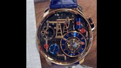 سعرها 23 مليون جنيه وبها مضخة بترول، ساعة عجيبة في دبي تثير الجدل (فيديو)