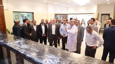 وزير الصحة يتفقد أعمال تطوير مبنى العيادات الخارجية بمستشفى الجمهورية