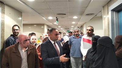 وكيل وزارة الصحة بشمال سيناء يتفقد مستشفى العريش العام ويكرم عددا من العاملين