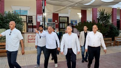 محافظ الإسماعيلية يتفقد المقار الانتخابية (صور)