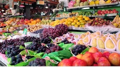 سعر الفاكهة اليوم الأحد، الخوخ بـ 60 جنيهًا والموز يبدأ مرحلة التهاوي 