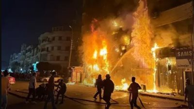 إصابة 4 أشخاص بينهم ضابطان من الحماية المدنية في حريق عقار بالمنصورة 