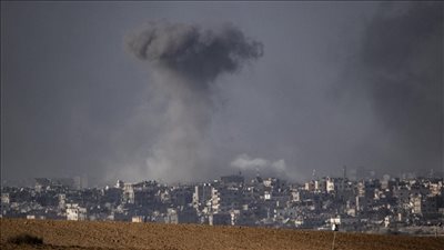 آليات الاحتلال تقصف مناطق بخان يونس جنوب غزة