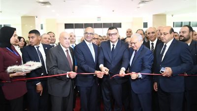 وزير الإسكان يفتتح المؤتمر والمعرض الدولي للمياه والبنية التحتية ويتفقد أجنحة الشركات المصرية والدولية
