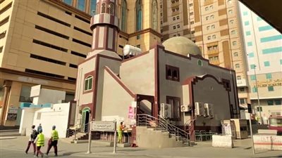  مسجد الراية بمكة المكرمة، سبب التسمية وقصة بنائه