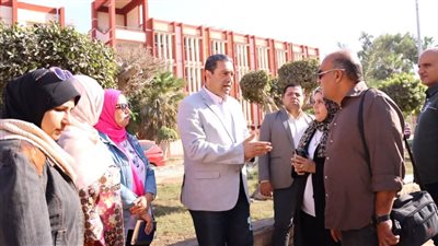 محافظ دمياط يتفقد أعمال تطوير شارع الثورة بالزرقا