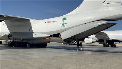 مطار العريش يستقبل طائرة سعودية تحمل مساعدات إغاثية لغزة 
