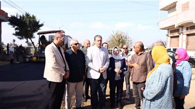 محافظ دمياط يتفقد أعمال رصف طريق الرحامنة