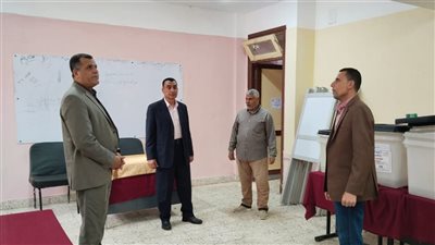 مدير تعليم دمياط يتفقد مدارس الزرقا لمتابعة تجهيز المقرات الانتخابية