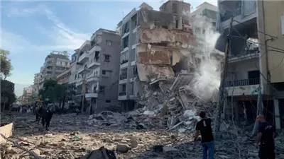 لحظة تشييع جنازة القيادي في حزب الله هيثم الطبطبائي بعد استهدافه بغارة إسرائيلية 