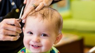 3 زيوت طبيعية لتنعيم شعر طفلك بأمان 