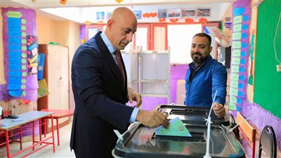 وزير التعليم يدلي بصوته في انتخابات النواب بمدرسة رشيد الابتدائية بمصر الجديدة