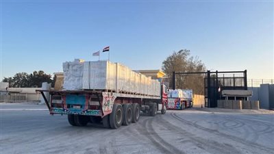 الهلال الأحمر يدفع بـ220 ألف سلة غذائية و104 آلاف قطعة ملابس شتوية إلى غزة