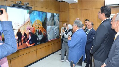 محافظ الدقهلية يصل إلى مركز الشبكة الوطنية للطوارئ والسلامة لمتابعة انتخابات النواب