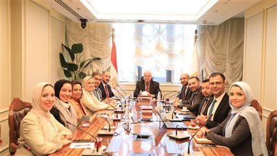 وزير التعليم العالي يجتمع بوفد “أسترازينيكا” لتعزيز التعاون في مجال تشخيص وعلاج الأمراض النادرة