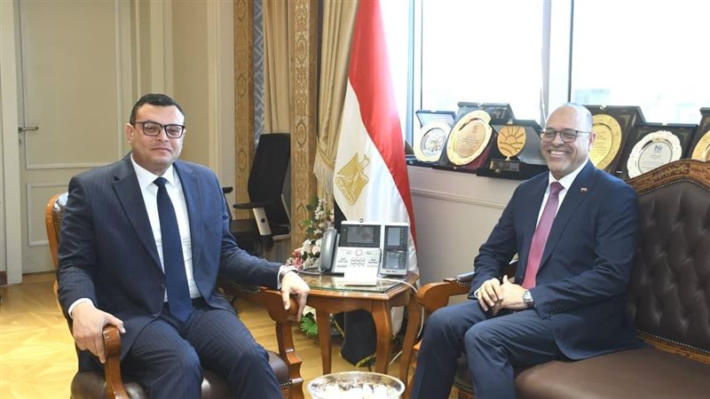 وزيرا العمل والإسكان،