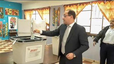 وزير المالية يدلي بصوته في انتخابات مجلس النواب