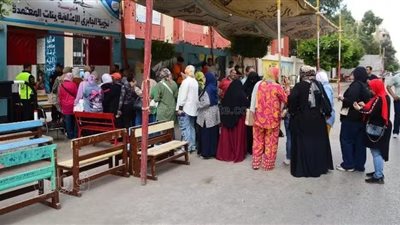 سيدات بورفؤاد يتصدرن المشهد أمام لجان انتخابات النواب (صور)