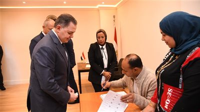 وزير الداخلية يدلي بصوته في انتخابات النواب: حالة استنفار قصوى لتأمين المواطنين
