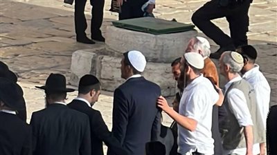 مئات المستوطنين الإسرائيليين يقتحمون المسجد الأقصى 
