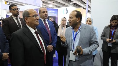 رئيس القابضة للمياه يتفقد منظومة السيارات المتطورة للصرف الصحي بالقاهرة