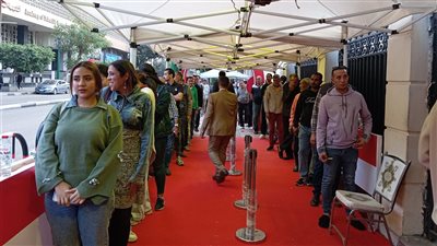 طوابير من الناخبين أمام لجنة قصر الدوبارة بانتخابات النواب (فيديو)