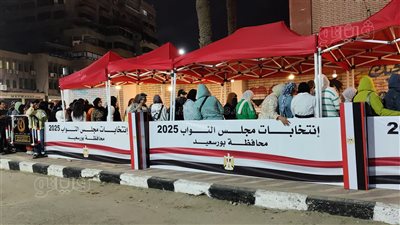 رغم سوء الطقس، إقبال كبير للمواطنين على اللجان الانتخابية ببورسعيد (فيديو وصور)