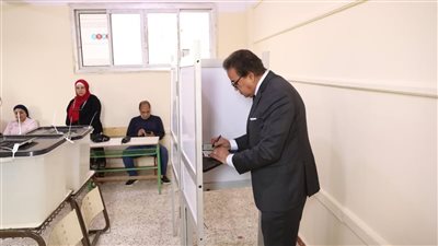 وزير الصحة يدلي بصوته في الانتخابات البرلمانية بالتجمع الأول 