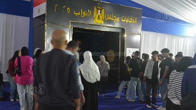 أطول طابور للناخبين الشباب من أمام لجنة مدرسة مصطفى أبو عميرة (فيديو وصور)