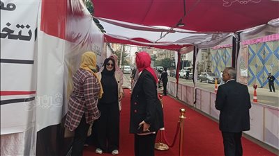 انتخابات النواب بالشرقية، توافد كبير على لجنة مدرسة الشهيد أحمد وحيد مع بدء التصويت (صور)