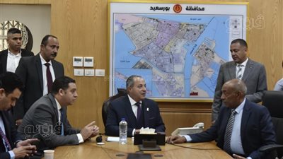 محافظ بورسعيد يترأس غرفة عمليات الشبكة الوطنية للطوارئ لمتابعة سير العملية الانتخابية (صور)